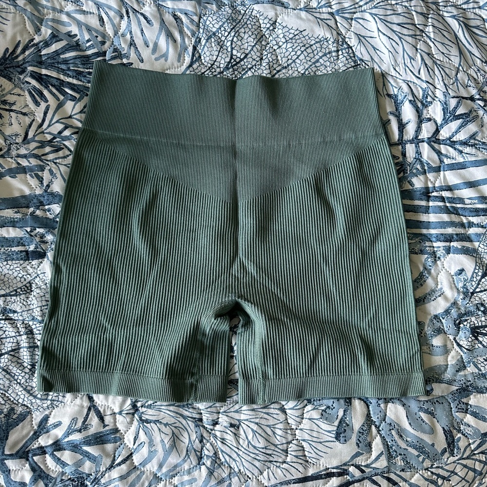 Ribbed blue-gray athletic biker shorts